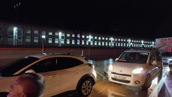 Afyonkarahisar-ankara Karayolu Sel Baskını Sebebiyle Ulaşıma Kapandı