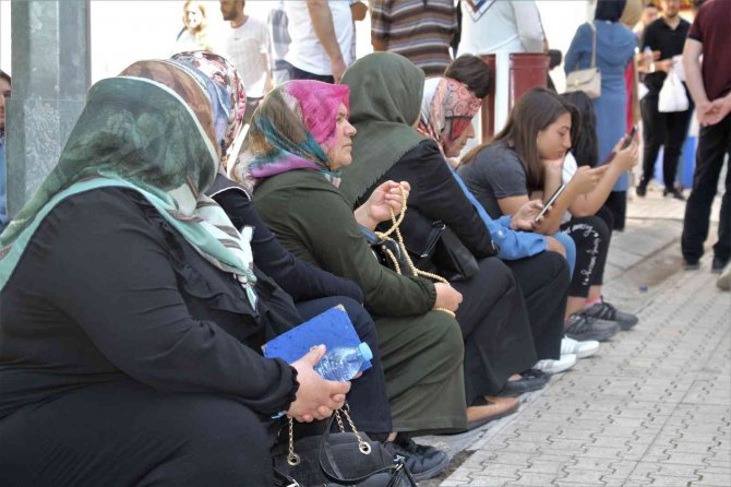 Elazığ’da Yks’nin İlk Oturum Heyecanı Başladı