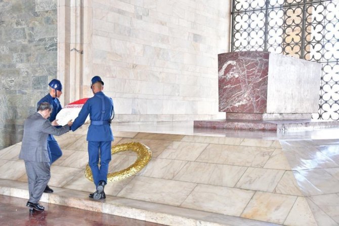 Dursun Özbek, Kurullarıyla Birlikte Anıtkabir’i Ziyaret Etti