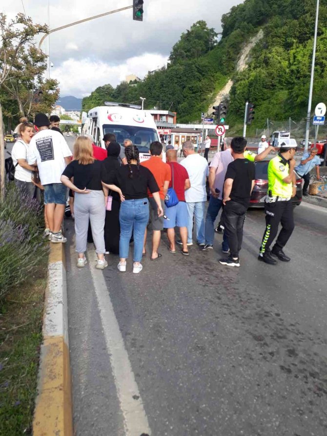 Düğün Konvoyunun Önüne Atlayan Çocuğa Otomobil Çarptı
