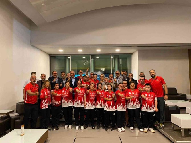 Milli Takım Sporcularından Milletvekili Ceylan’a Madalya Sözü