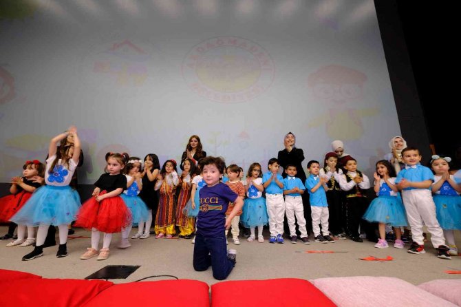 Akdağmadeni’nde Kreş Öğrencileri Mezuniyet Heyecanı Yaşadı