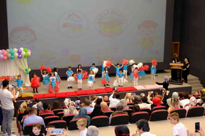 Akdağmadeni’nde Kreş Öğrencileri Mezuniyet Heyecanı Yaşadı