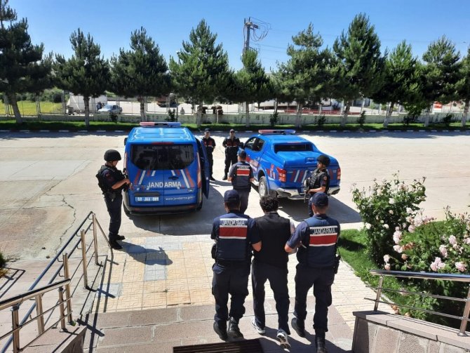 Karısını 10 Yıl Önce Öldüren Zanlı Jasat’ın Operasyonuyla Ahırda Yakalandı