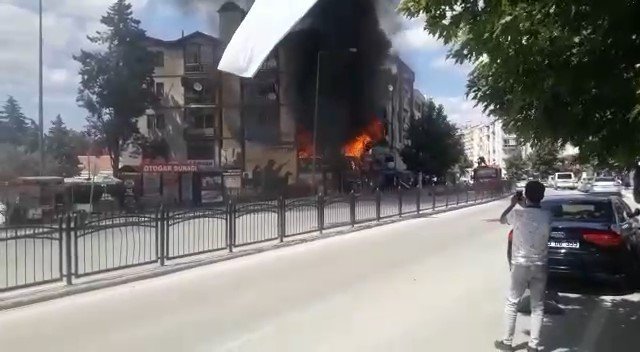 Amasya’da Av Bayisinde Çıkan Yangın Söndürüldü