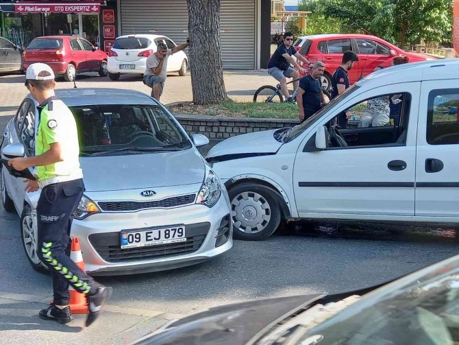Aydın’da 2 Otomobil Çarpıştı: 1 Yaralı