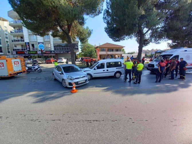 Aydın’da 2 Otomobil Çarpıştı: 1 Yaralı