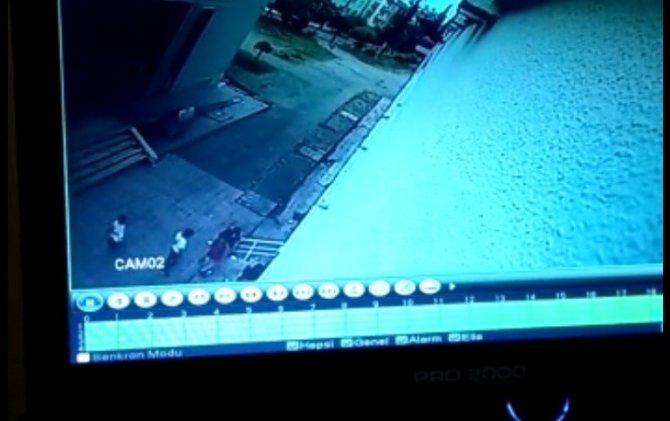 Çocukların Çakmakla Oyunu Okulu Yaktı, O Anlar Kameraya Yansıdı
