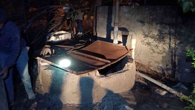 25 Metrelik Kuyuya Düşen Yavru Keçiyi İtfaiye Kurtardı