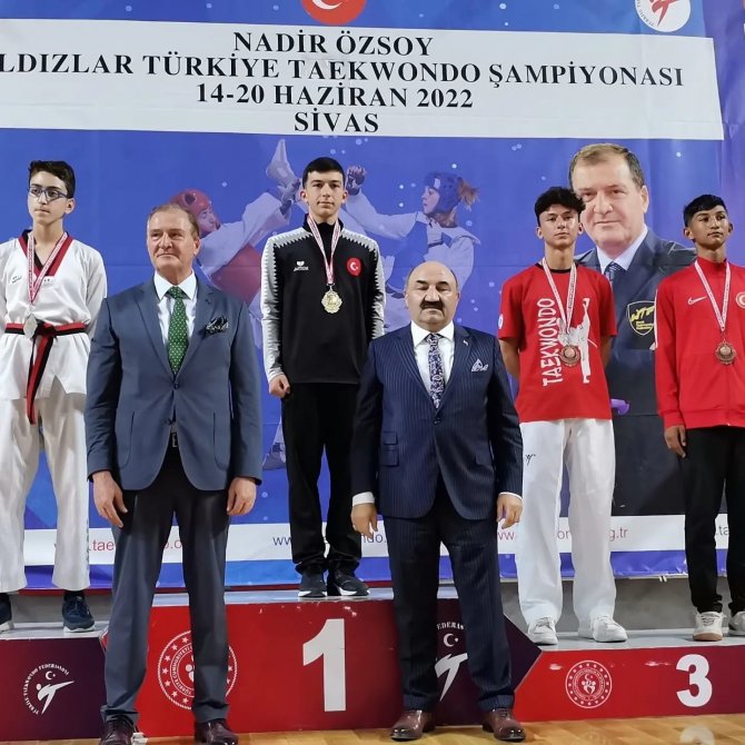 Ayvalıklı Mehmet Kerim Öztürk Tekvandoda Türkiye Üçüncüsü Oldu