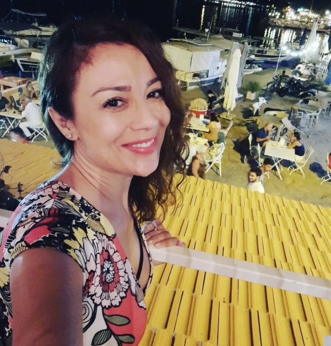 Oyuncu Yonca Türkman Kaldığı Evin Balkonundan Düşerek Hayatını Kaybetti