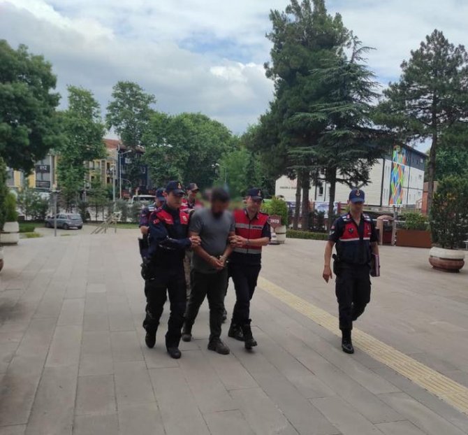 Kendilerini Polis Olarak Tanıtan Dolandırıcılar Kıskıvrak Yakalandı : 2 Tutuklama