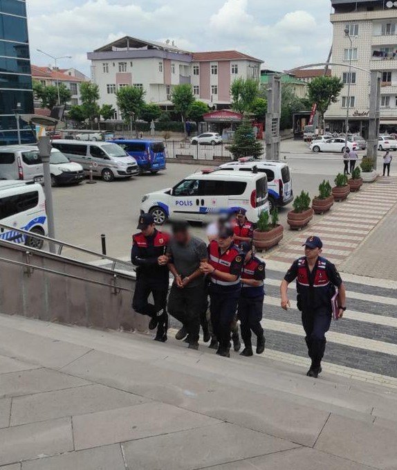 Kendilerini Polis Olarak Tanıtan Dolandırıcılar Kıskıvrak Yakalandı : 2 Tutuklama