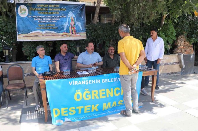 Yks Sınavına Girecek Öğrencilere Bizzat Yardımcı Oldu