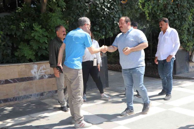 Yks Sınavına Girecek Öğrencilere Bizzat Yardımcı Oldu