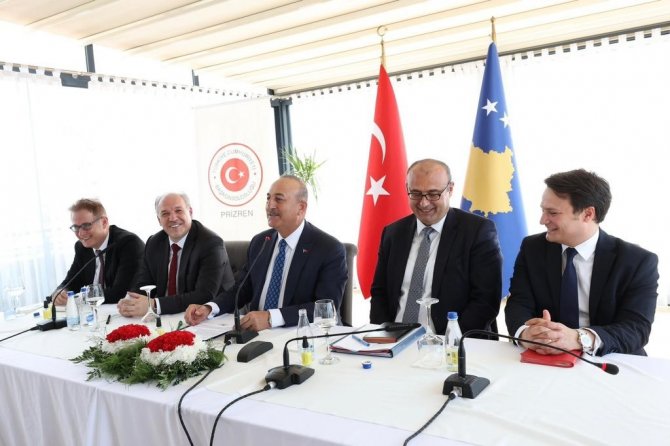 Bakan Çavuşoğlu, Kosova’da Soydaş Stk Temsilcileri İle Bir Araya Geldi