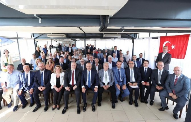 Bakan Çavuşoğlu, Kosova’da Soydaş Stk Temsilcileri İle Bir Araya Geldi