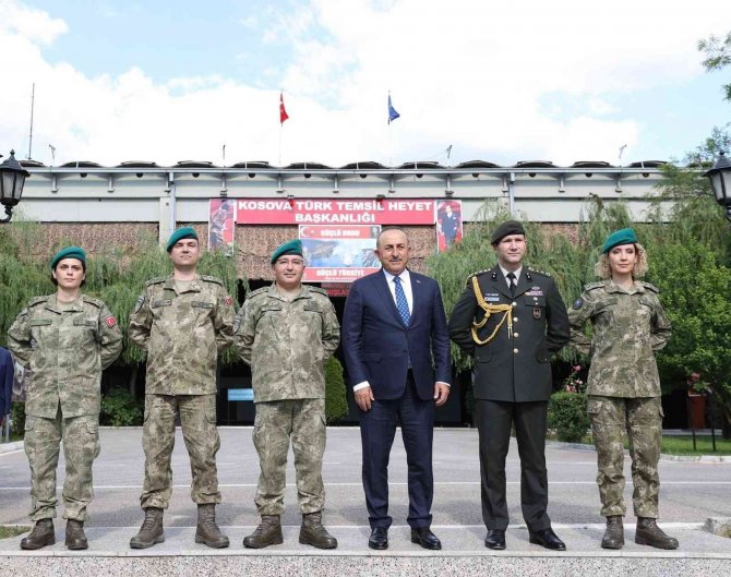 Dışişleri Bakanı Çavuşoğlu, Kosova Türk Temsil Heyeti Başkanlığını Ziyaret Etti
