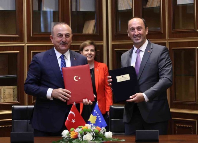 Bakan Çavuşoğlu: “Kosova’daki Fetö Varlığı İlişkilerimizin Önündeki En Büyük Sıkıntı”