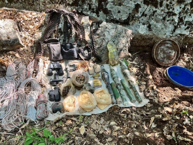Tunceli’de 6 Sığınak İçerisinde Mühimmat Ve Yaşam Malzemesi Ele Geçirildi