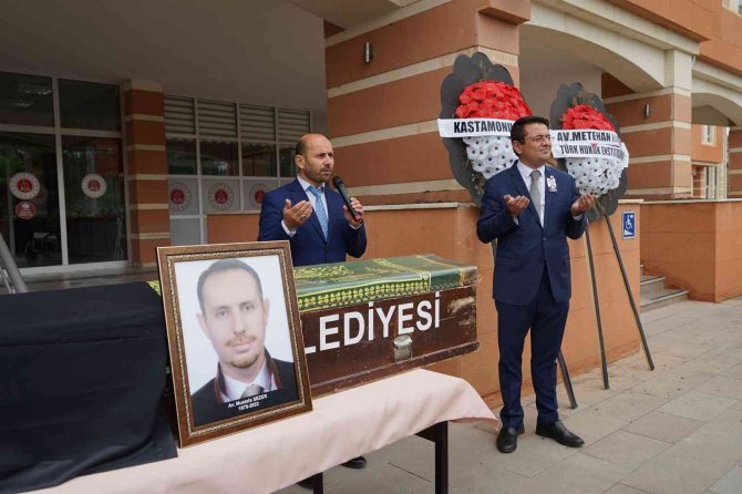 Avukat Mustafa Sezer İçin Adliye Önünde Cenaze Töreni Düzenlendi