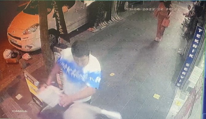 İ̇stanbul’da Akıl Almaz Anlar: Yolda Yürüyen Kadını Tokatladı, Darp Edildi
