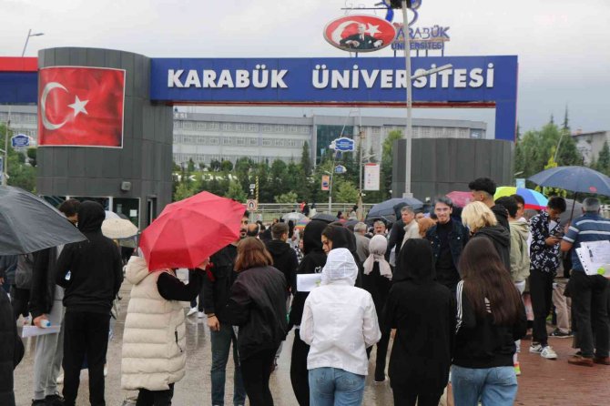 Bu Sefer Tedbirli Davranıp Sınava Vaktinde Geldiler