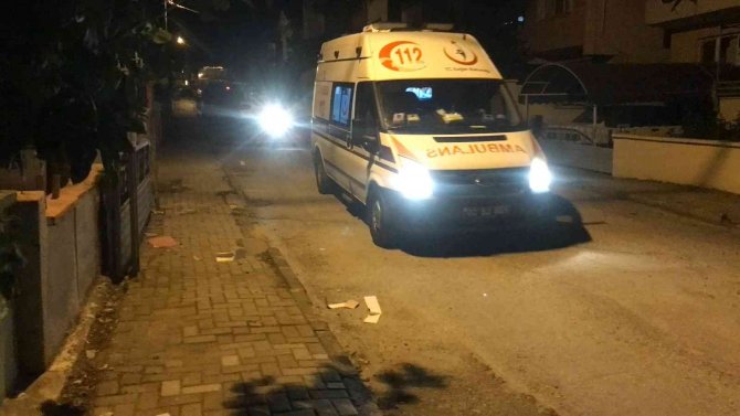 Önce Kaza Yaptı Sonra Yardıma Gelen Polise Yumruk Attı