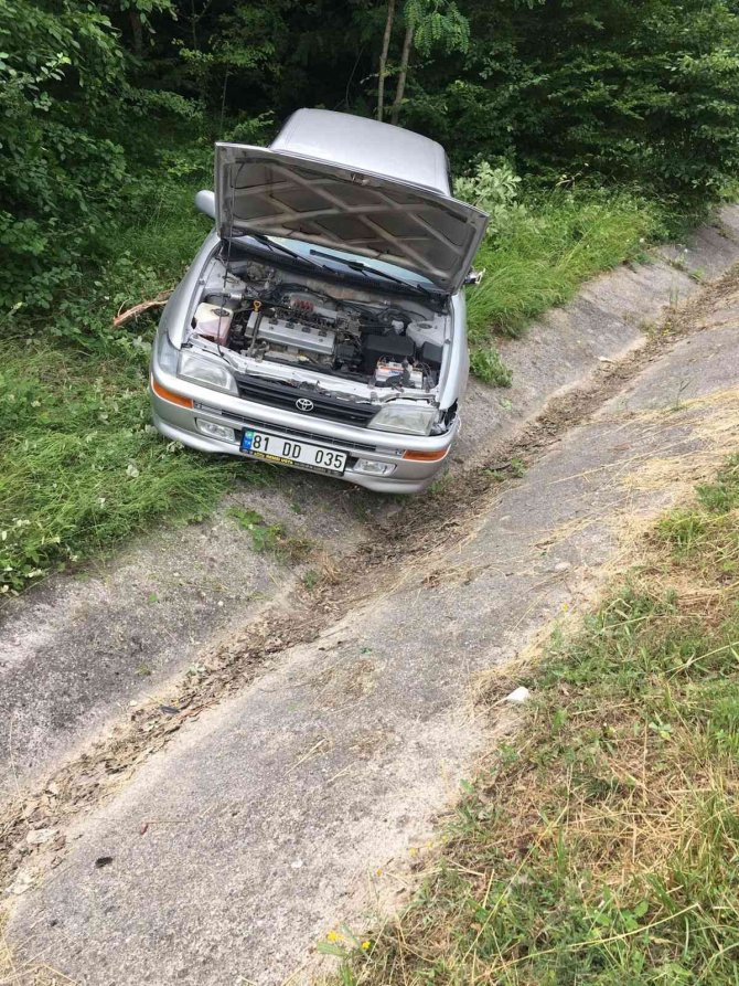 3 Otomobil Çarpıştı, Sıkışan Yaralıları İtfaiye Ekipleri Çıkardı