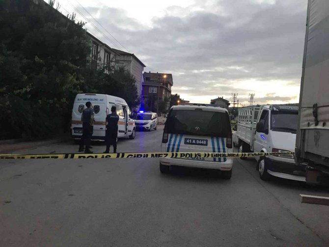 Kocaeli’de İki Aile Birbirine Girdi, O Anlar Kameraya Yansıdı