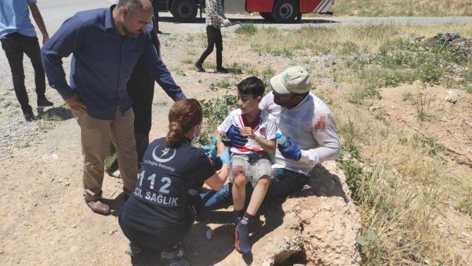 Malatya’da Şarampole Uçan Araçta Can Pazarı: 2’si Ağır 6 Yaralı