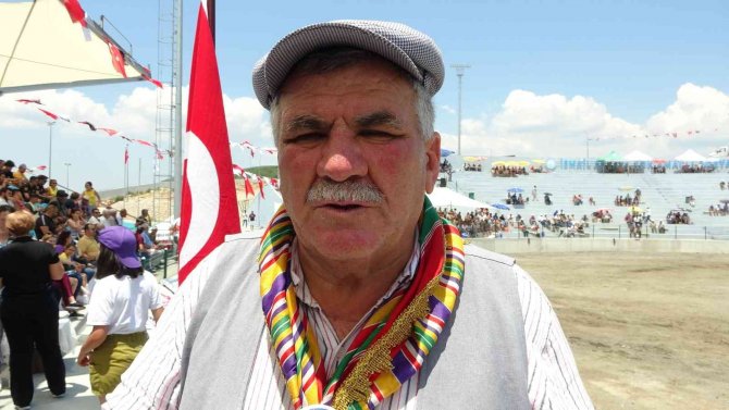 Hızını Alamayan Kızgın Boğa Sahibini Öldürüyordu