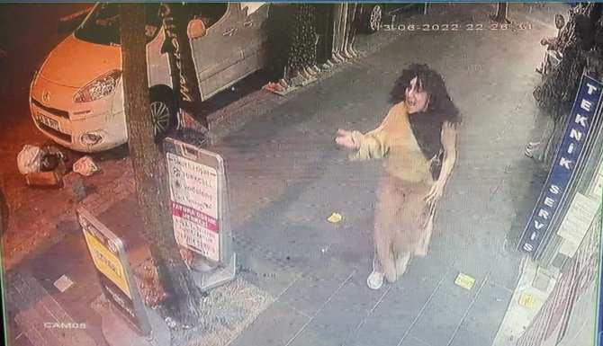İ̇stanbul’da Akıl Almaz Anlar: Yolda Yürüyen Kadını Tokatladı, Darp Edildi