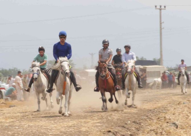 Osmaniye’de Rahvan At Yarışları Nefes Kesti