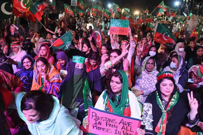Pakistan’da Enflasyon Protestosu