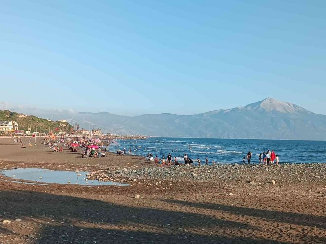 Samandağ’da Denize Giren 6 Kişi Boğulma Tehlikesi Geçirdi
