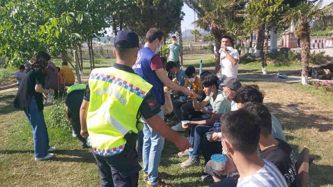 Devriye Esnasında 41 Göçmen Ve 2 Şüpheli Yakalandı