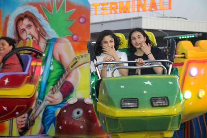 Yok Böyle Karne Hediyesi, 200 Bin Çocuğa Lunapark Bileti Hediye Etti