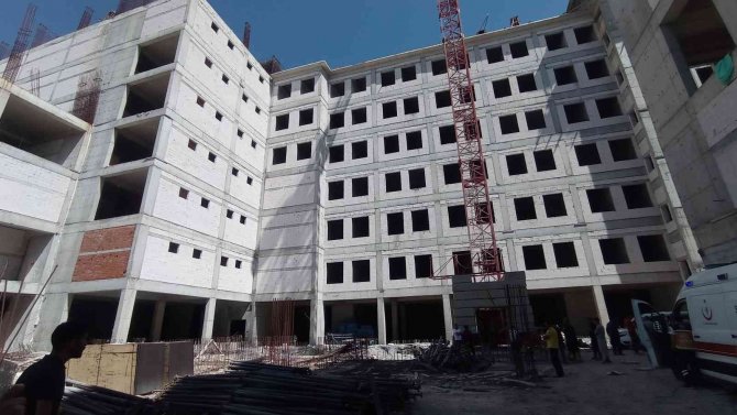Sivas’ta 6. Kattan Düşen İnşaat İşçisi Kurtarılamadı