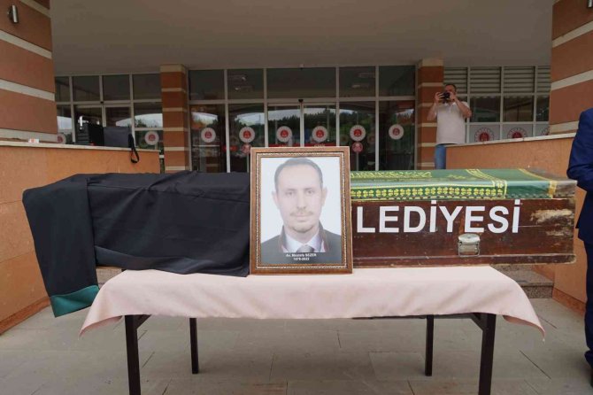 Avukat Mustafa Sezer İçin Adliye Önünde Cenaze Töreni Düzenlendi