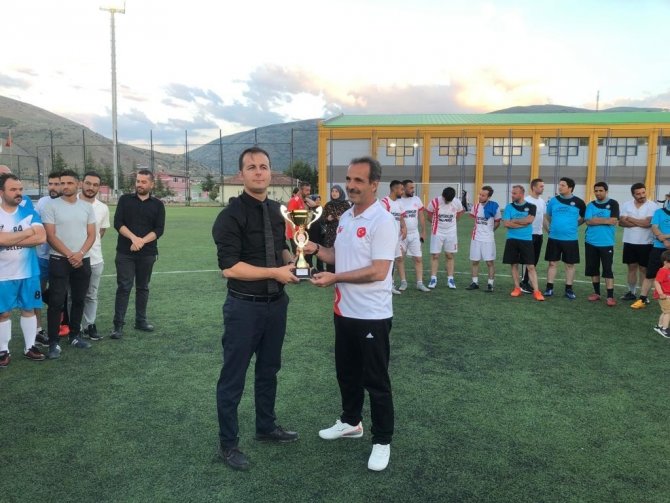Yahyalı Kaymakamlığı Kurumlar Arası Futbol Turnuvası Sona Erdi