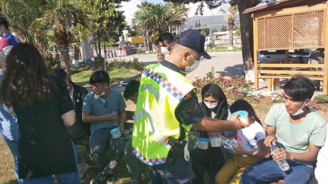 Devriye Esnasında 41 Göçmen Ve 2 Şüpheli Yakalandı