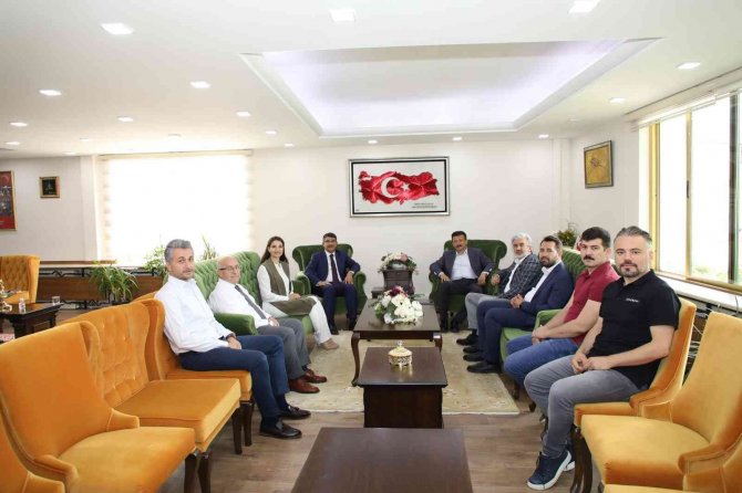 Ak Parti’li Dağ’dan Başkan Çelik’e Övgü
