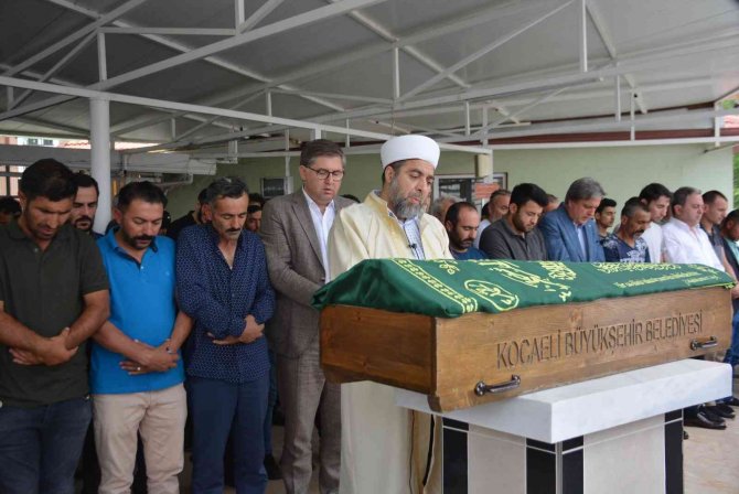 Otomobilin Altında Kalan 3 Yaşındaki Çocuk Son Yolculuğuna Uğurlandı