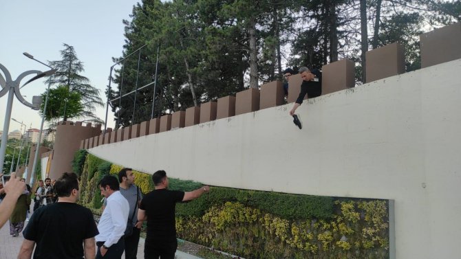 Otomobilin Çarpıp Kaçtığı Bisiklet Sürücü Ağır Yaralandı