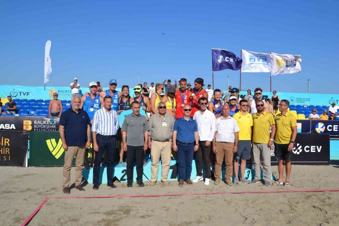Ayvalık’ta Plaj Voleybolu Vw Beach Pro Tour Balıkesir Futures Şampiyonası Sona Erdi