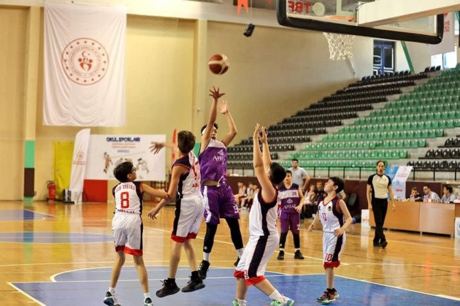 Basketbol Şampiyonasında 16 Takım Mücadele Etti