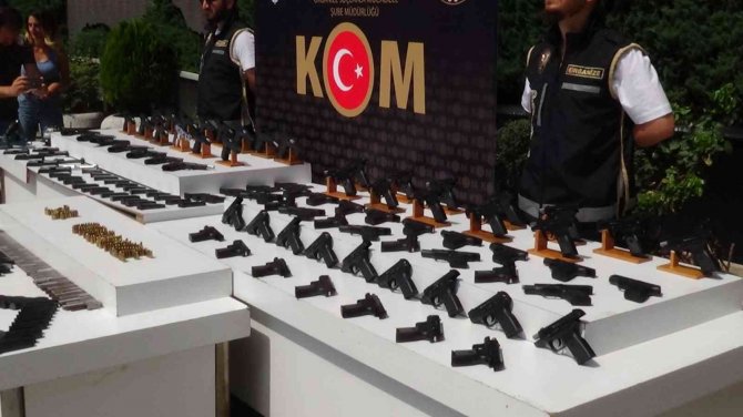 İ̇stanbul’da Silah Kaçakçılığı Operasyonu: 8 Gözaltı