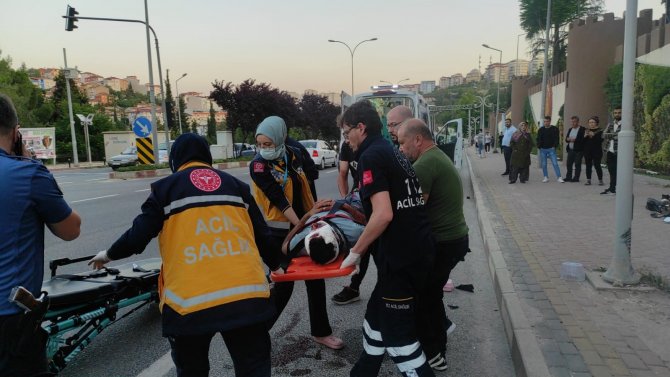 Otomobilin Çarpıp Kaçtığı Bisiklet Sürücü Ağır Yaralandı