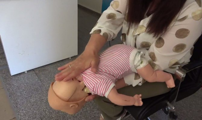 İ̇lk Yardım Kurs Hocası Songül Duzcü, Hayat Kurtaran Heimlich Manevrasını Tek Tek Anlattı